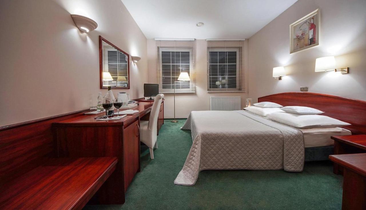 Hotel Sara Kolo  Luaran gambar