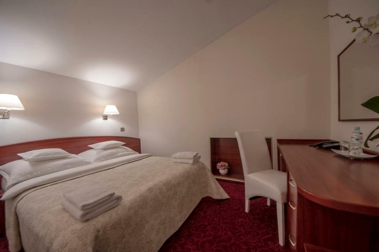 Hotel Sara Kolo  Luaran gambar