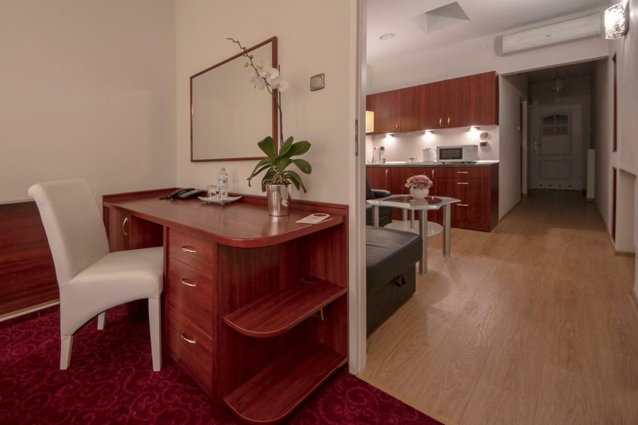 Hotel Sara Kolo  Luaran gambar